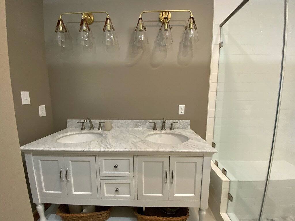 Modern Lakeside Cabin with Stunning Views and Deep Water Access! Pet friendly! in Smith Mountain Lake