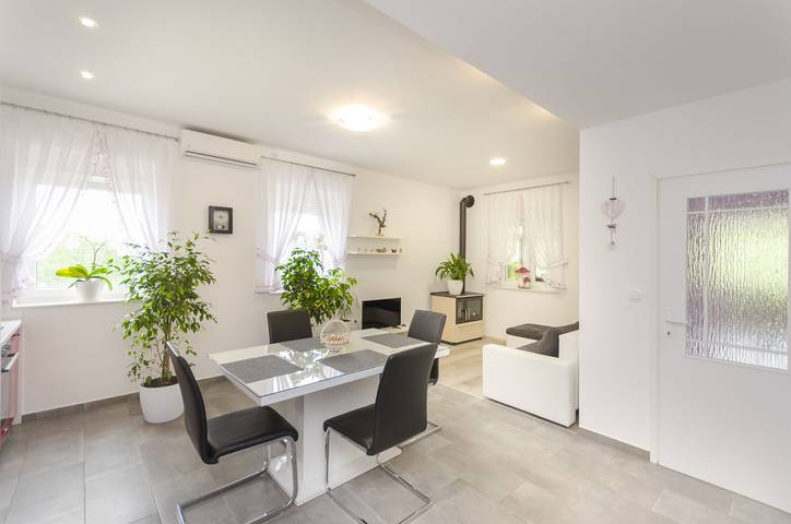 Apartament wakacyjny dla 4 osób, z widok i ogród oraz taras w Dalmacja Środkowa