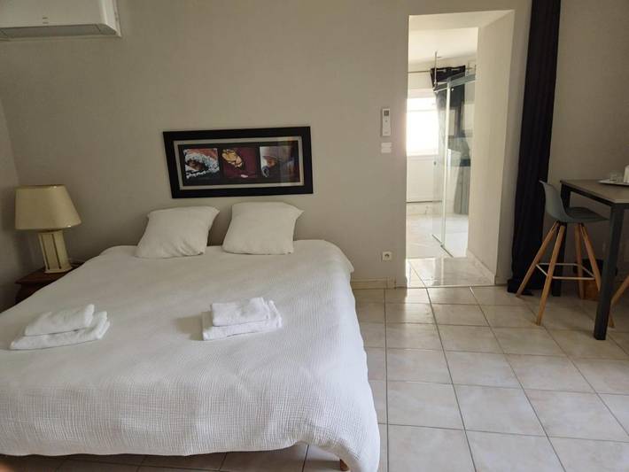 Maison d’hôte pour 4 personnes, avec Jacuzzi et Terrasse ainsi que Jardin et Piscine à Yvré-l'Évêque - 2