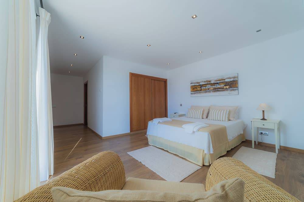 V3 Casa Aríolos I in Estoi with shared pool in Estoi, Faro