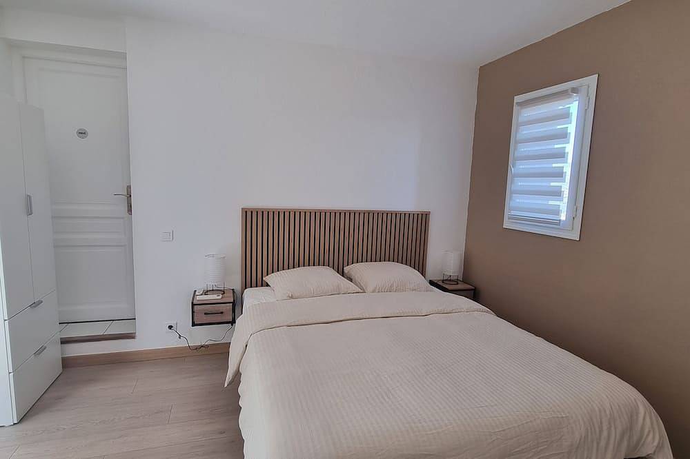 Ganze Wohnung, Charming 2-room apartment with garden, sea and mountain views in Saint-Laurent-du-Var, Mittelmeerküste (Frankreich)