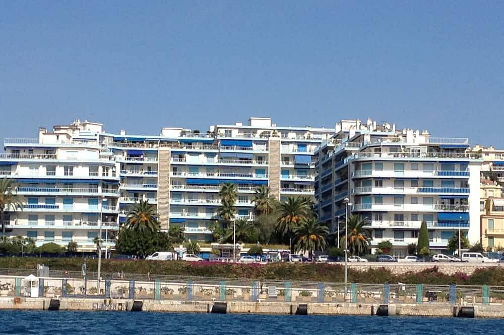 Geheel appartement, Mooi appartement met terras en uitzicht op zee. in Nice, Nice en omgeving