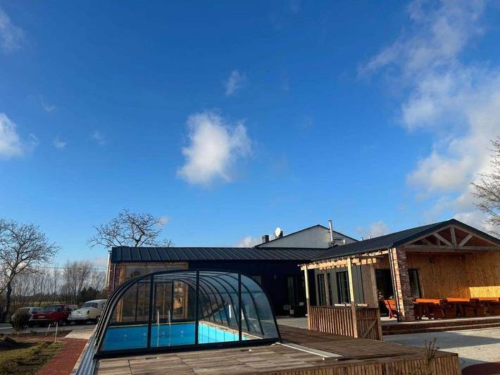 Chalet para 10 personas, con jardín y jacuzzi además de piscina y sauna, Familias con niños - 1