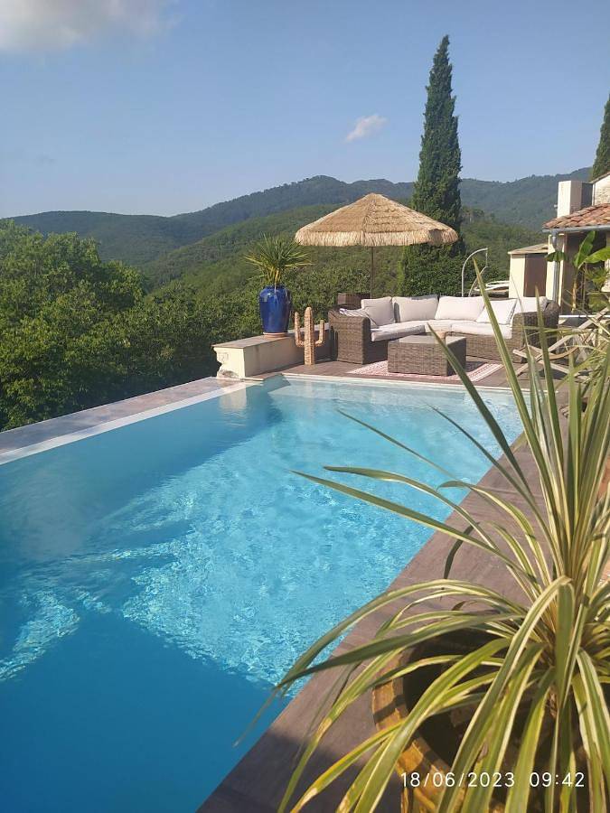 Location de vacances pour 8 personnes, avec piscine ainsi que terrasse et vue à Cendras - 2