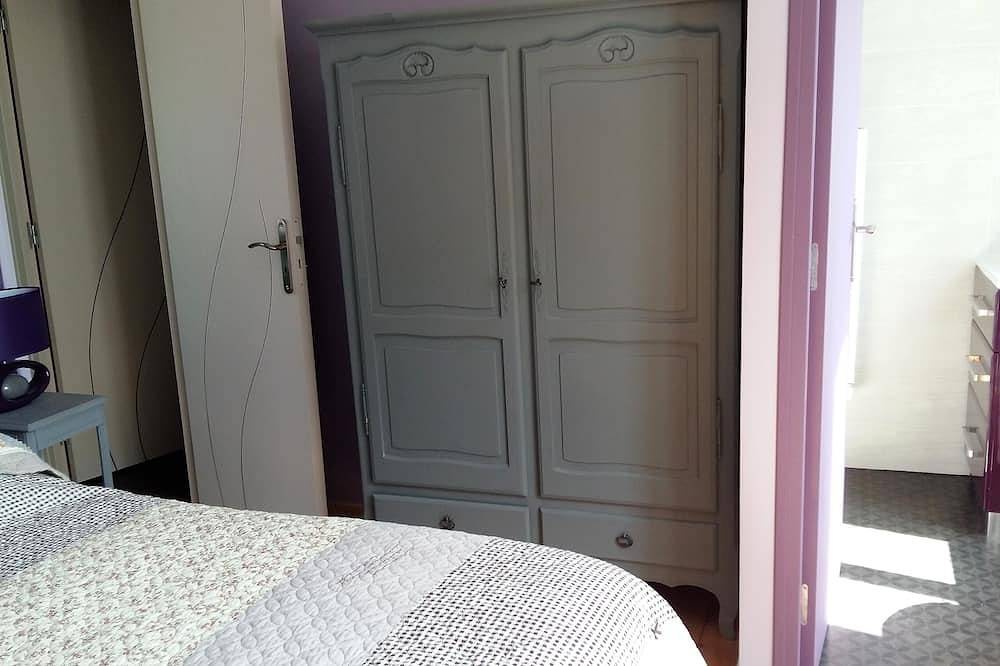 House with garden in Cherbourg en Cotentin, 10 minutes from the sea, 9 p, free wifi in Tourlaville, Cherbourg-en-Cotentin