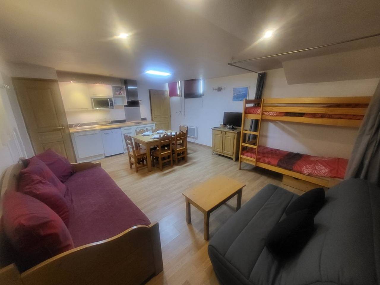 Entire studio, Cozy studio for 4 on the slopes with Wifi in Montgenèvre in Montgenèvre, Briançon region