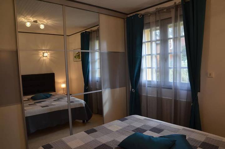 Gîte pour 2 personnes, avec jardin et terrasse ainsi que piscine et jacuzzi à Prats-de-Carlux - 2