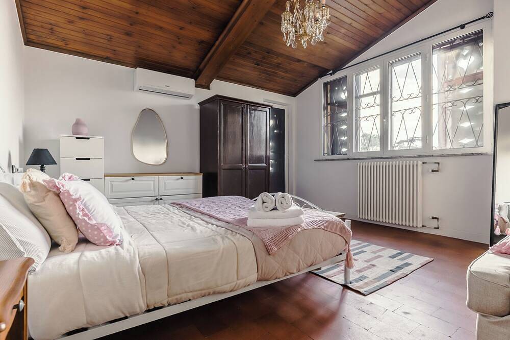 Entire apartment, The Magic Little Castle - Where Memories Come Alive in Grottaferrata, Parco Regionale dei Castelli Romani