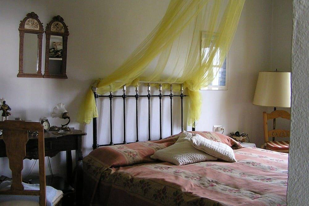 Finca with fantastic sea view and pool on a 3000m² property in Sayalonga, Cordillera Penibética