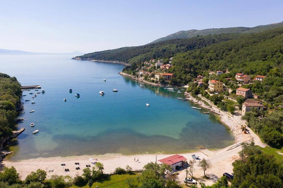 Ganze Ferienwohnung, Traumhaftes Apartment mit großer Terrasse in Raša, Ostküste Istrien