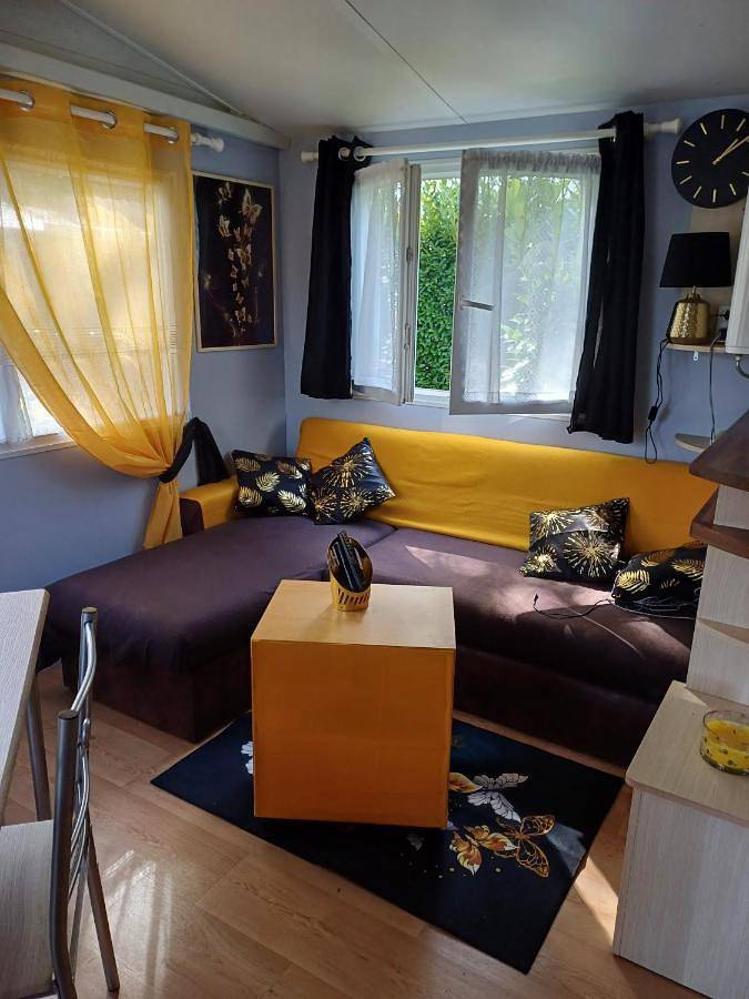 Location de vacances pour 3 personnes, avec jardin à Anlhiac - 2