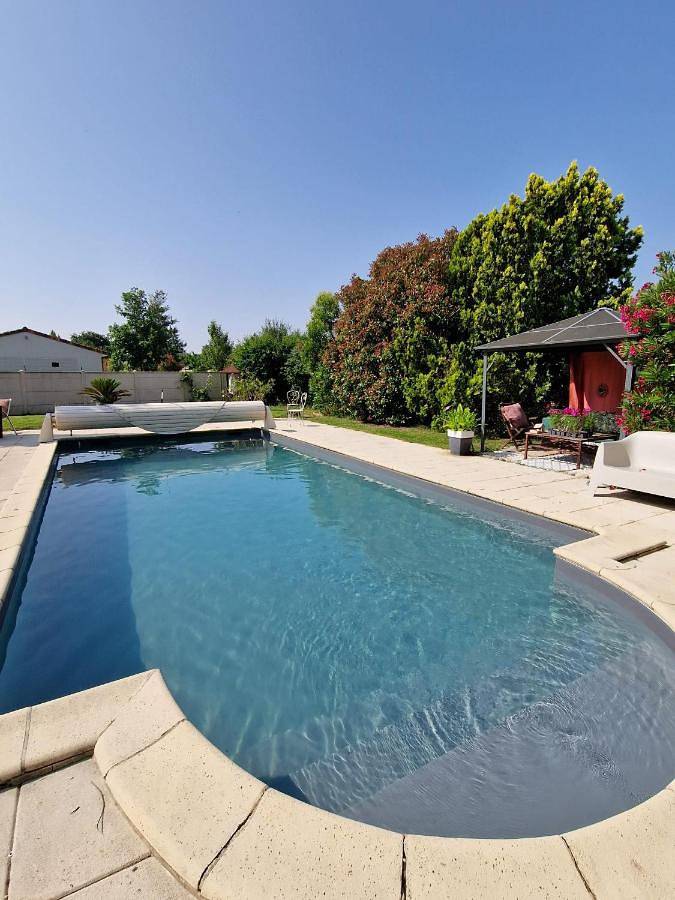 Chalet para 10 personas, con piscina además de jardín y jacuzzi, Se admiten mascotas - 1