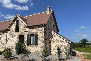 Gîte pour 4 personnes, avec jardin à Ygrande