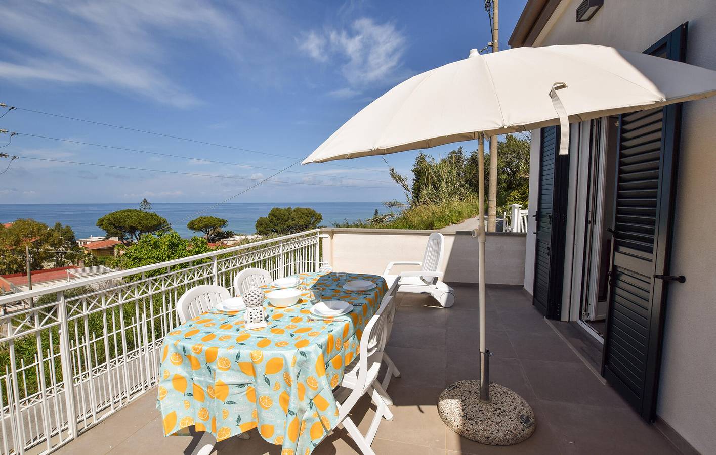 Sea View Apartment with Parking, AC, and WiFi, 700m to Beach in Cilento