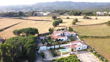 Cottage pour 9 personnes, avec jardin ainsi que piscine et vue à Tordera