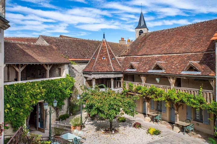 Hôtel pour 2 personnes, avec Terrasse et Jardin dans Nitry