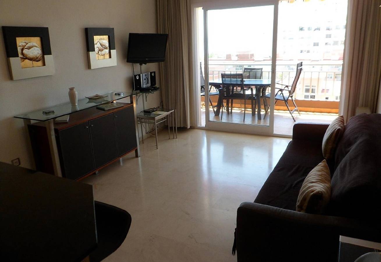 Ganze Wohnung, Luxury Apartment in Los Boliches am Strand mit Gemeinschaftspool und Wlan in Los Boliches, Fuengirola