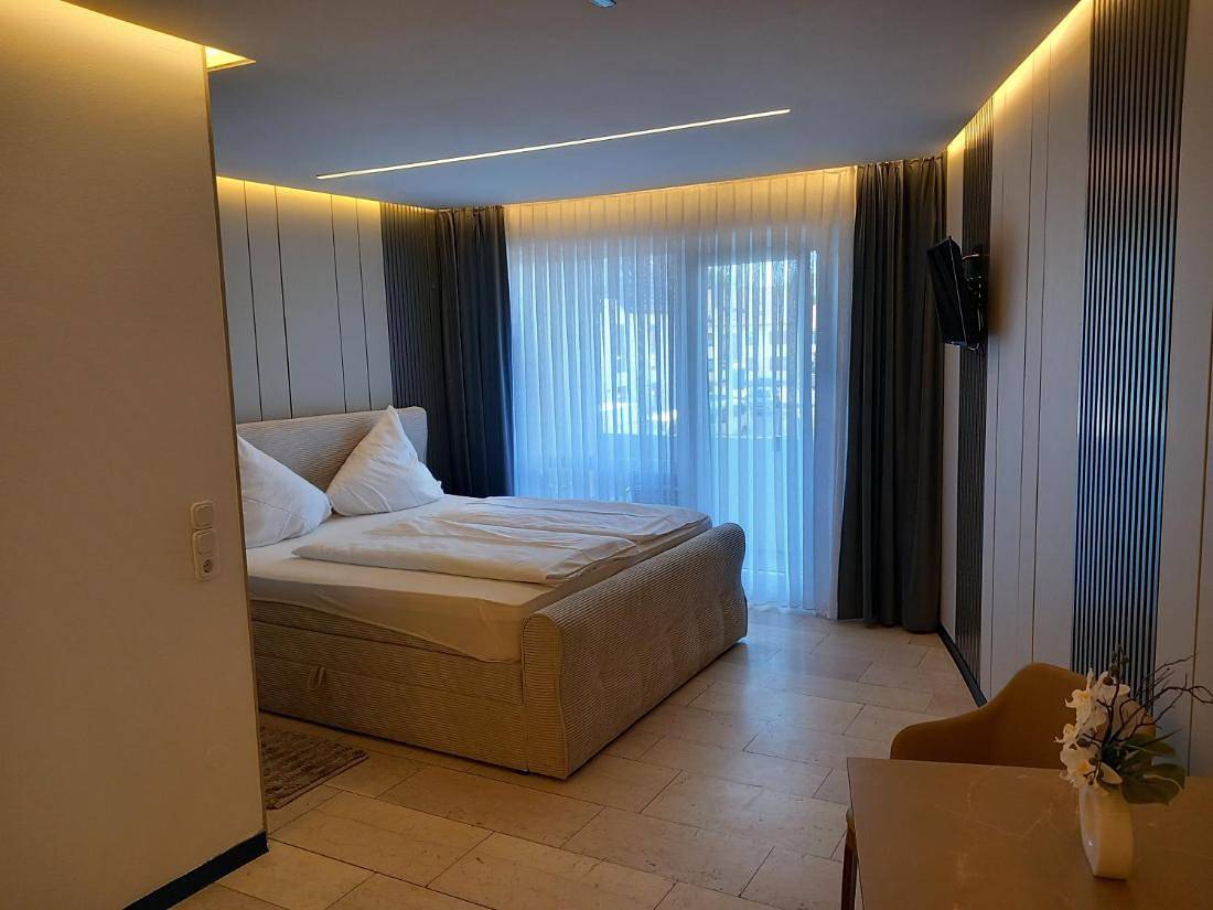 Encantadora habitación con cama grande y balcón en el centro de Bad Salzuflen con vistas a la ciudad in Bad Salzuflen, Distrito de Lippe