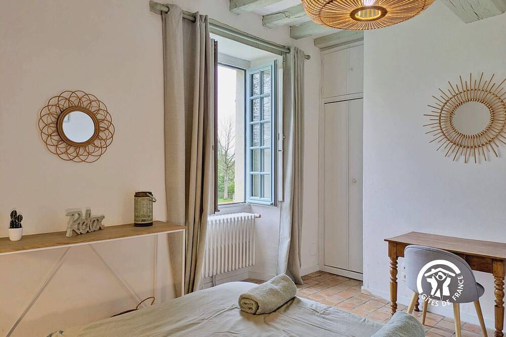 Charmante maison de maître au bord d'un étang avec activités et équipements familiaux à Cossé-le-Vivien in Cossé-le-Vivien, Mayenne