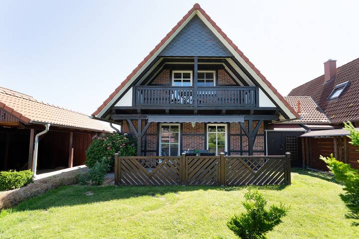 Ferienhaus mit Meerblick für 6 Personen, mit Balkon und Terrasse sowie Garten
