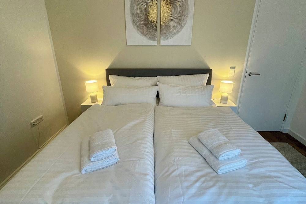Ganze Wohnung, Münchener Penthouse mit Dachterrasse, Küche und Parkplatz im Stadtteil Moosach in München Moosach, München