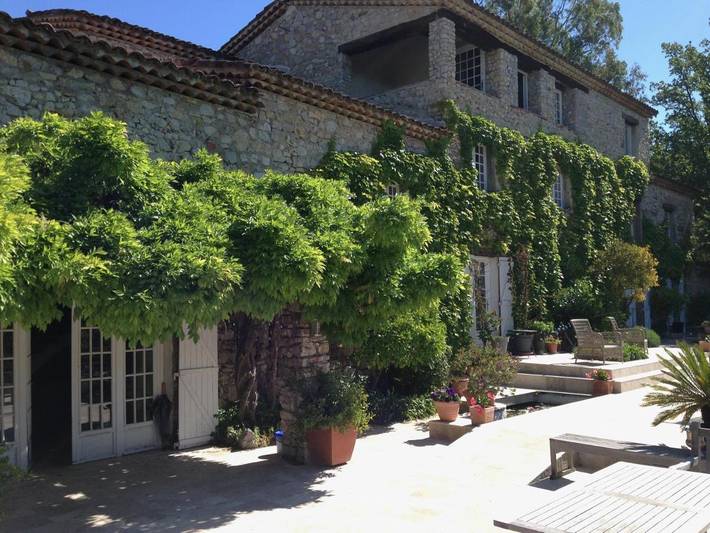 Chambre d’hôte pour 2 personnes, avec piscine ainsi que vue et jardin à Saint-Paul-en-Forêt