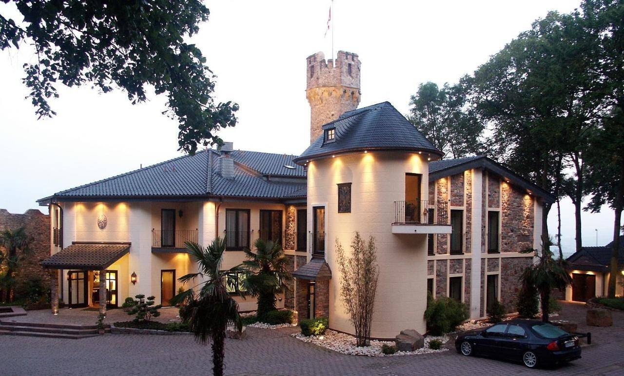 Burg & Gästehaus by Schwarzenstein in Johannisberg, Geisenheim
