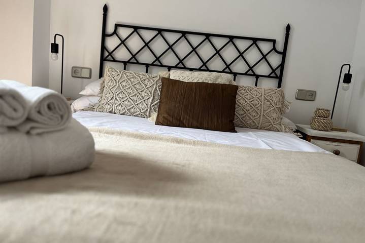 Entire apartment, Cozy Apartment Near Cudillero's Attractions & Coastline in Cudillero, Costa Verde (Spain)