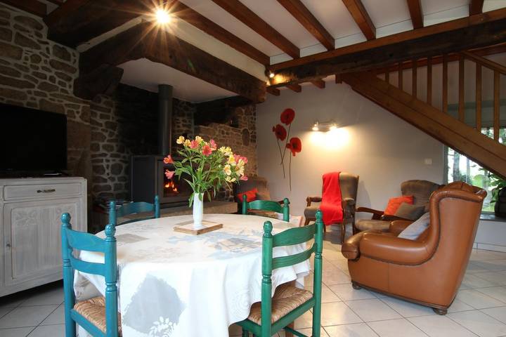 Charming Gite w/ Parking & Garden 1.5km from Le Grand-Celland in Le Grand-Celland, Avranches region
