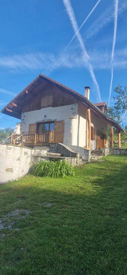 Gîte pour 6 personnes, avec Balcon et Terrasse ainsi que Jardin et Vue à Sainte-Agnès (Isère)