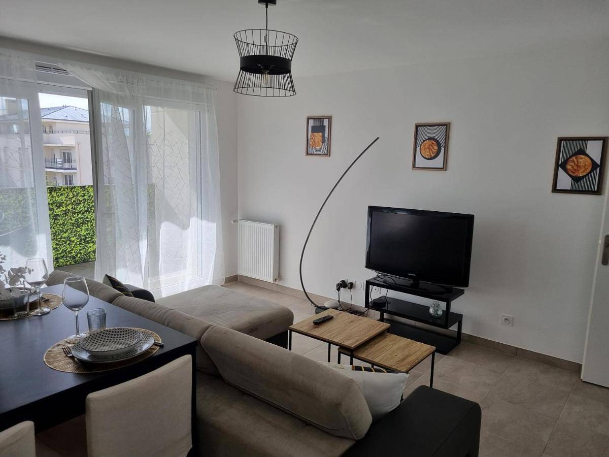 Appartement entier, Two-Bedroom Apartment in Villeron, Val-d'Oise