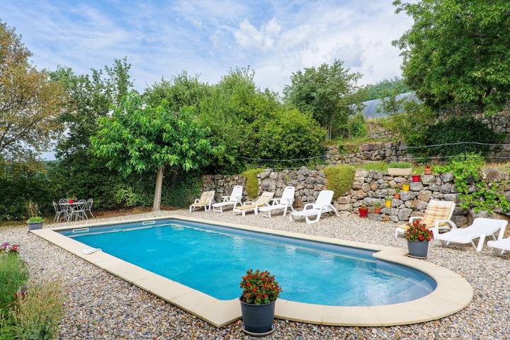 Cottage voor 6 personen, met Tuin en Kinderzwembad in de Ardèche