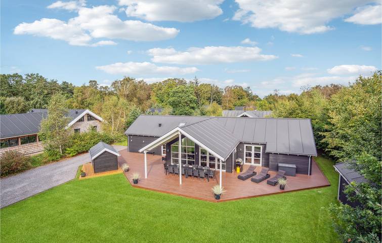 Feriehus for 14 personer, med terrasse og jacuzzi samt sauna, husdyr tilladt - 1