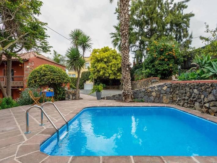 Casa rural para 8 personas, con piscina además de terraza y jardín en El Mayorazgo