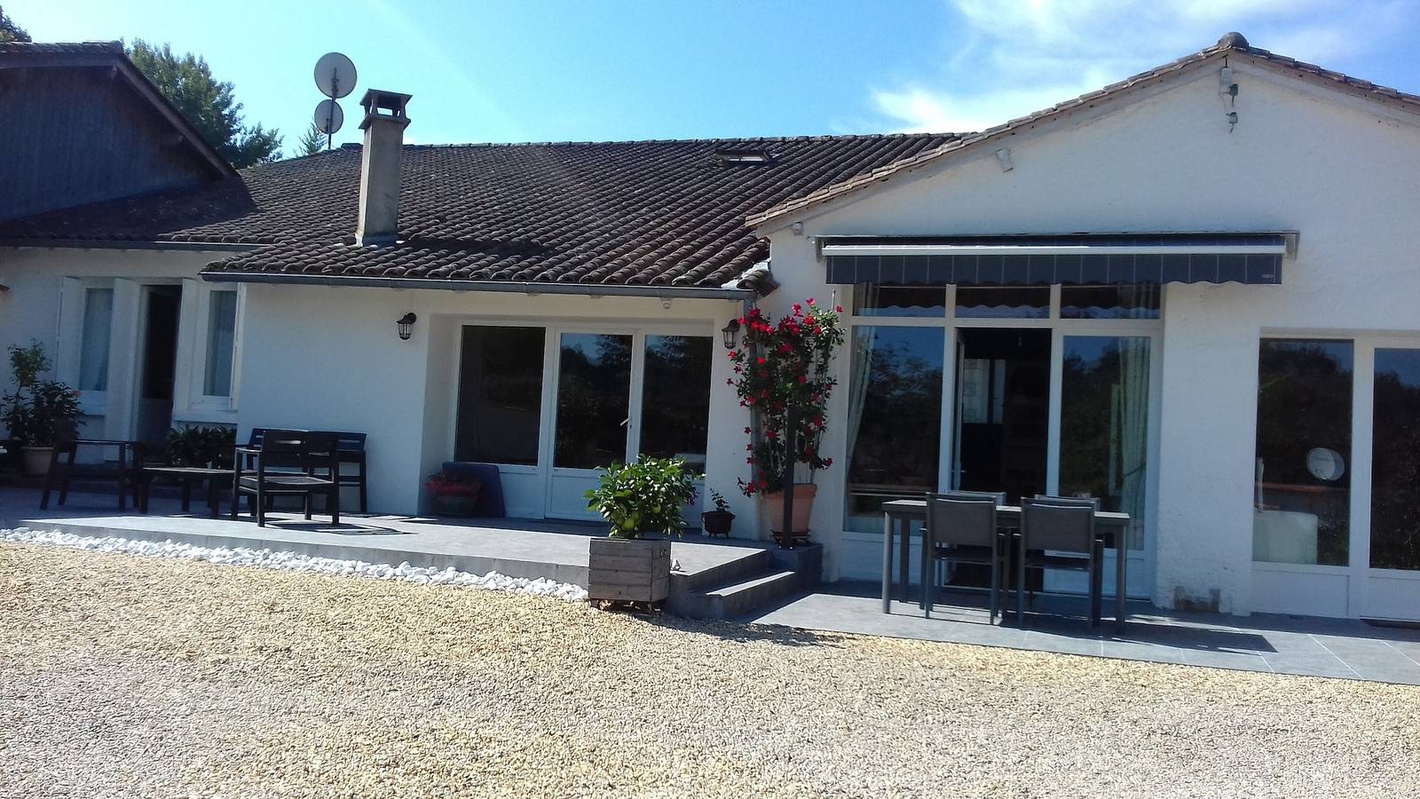 Chambre d’hôtes « Chambre Bleue » avec jardin privé, Wi-Fi et climatisation in Saint-Aulaye, Périgord Vert