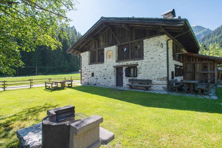 Casa vacanza per 7 persone, con Giardino a Pellizzano