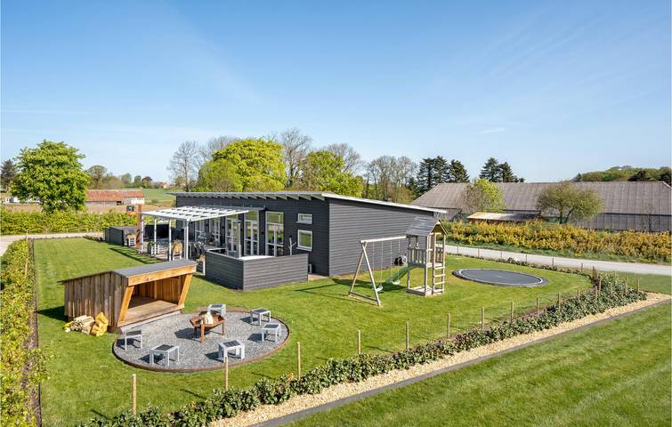 Ferienhaus für 12 Personen, mit Terrasse und Whirlpool sowie Garten und Sauna in Kelstrup Strand
