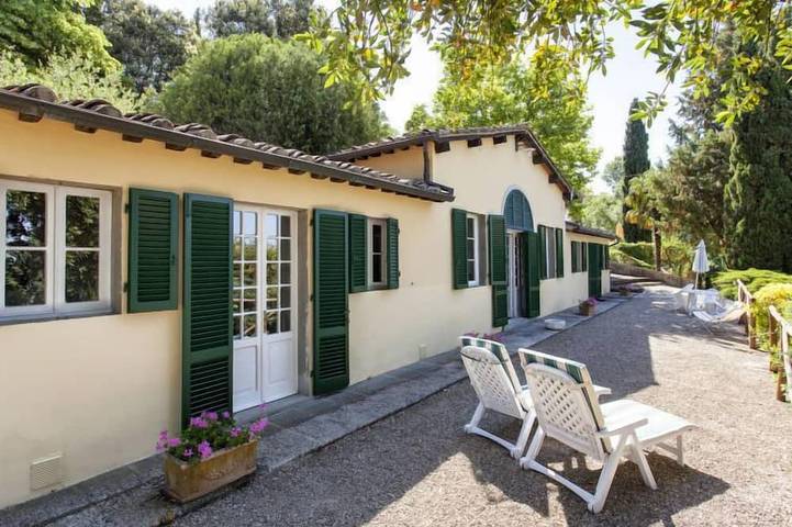 Vacation rental for 2 people, with yard and pool, with pets in Cortona