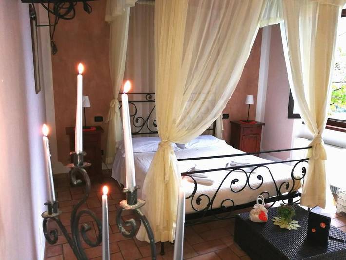 Privatzimmer für 4 Personen, mit Balkon und Terrasse sowie Garten und Ausblick in Monzambano - 2
