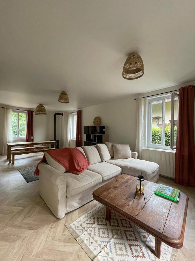 Location de vacances pour 8 personnes, avec piscine ainsi que vue et jardin à Saint-Geoire-en-Valdaine - 2