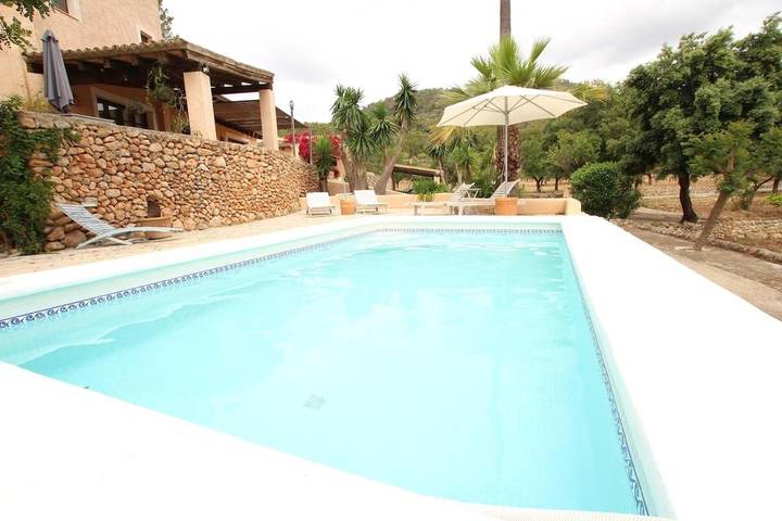 Vakantiehuis voor 4 personen, with Balkon and Terras as well as Zwembad and Uitzicht op het meer in Mallorca Binnenland
