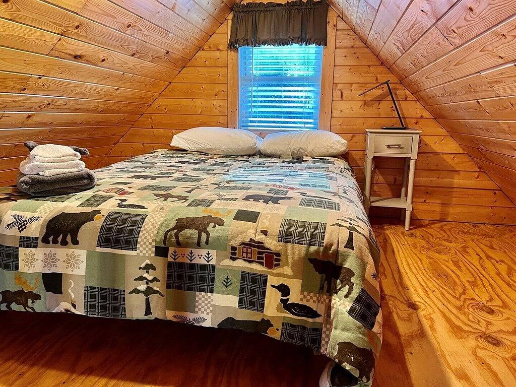 Gemütliche Hütte in der Nähe von Blue Ridge Parkway, Haustiere erlaubt, Teich, Gas Frpl in Blue Ridge Parkway, Ashe County