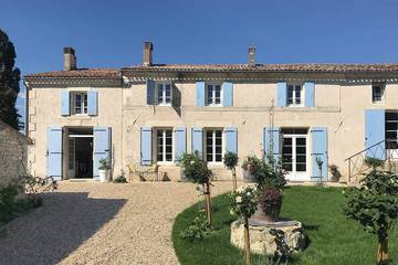 Gîte pour 12 personnes, avec terrasse et jardin à Courant