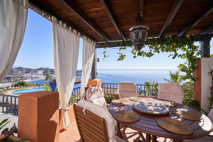 Ferienhaus für 8 Personen, mit Balkon und Garten sowie Kinderpool in La Herradura
