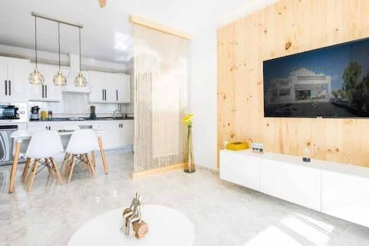 Vakantieappartement voor 2 personen, with terras and tuin as well as zwembad in Puerto del Carmen