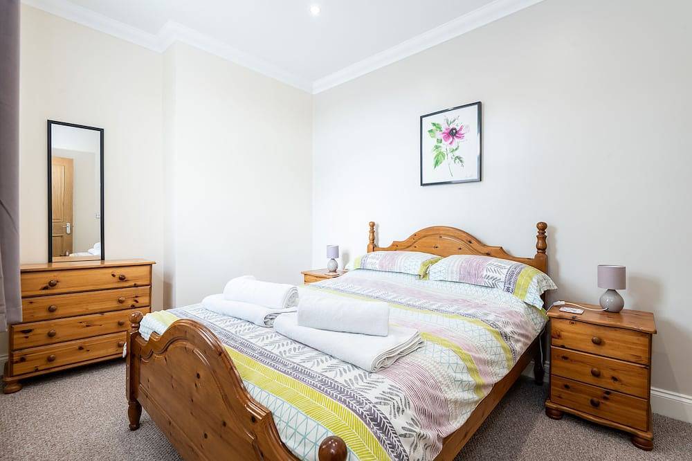 In the centre of Great Yarmouth with the beach and arcades a 3 minute walk away in Great Yarmouth, The Broads