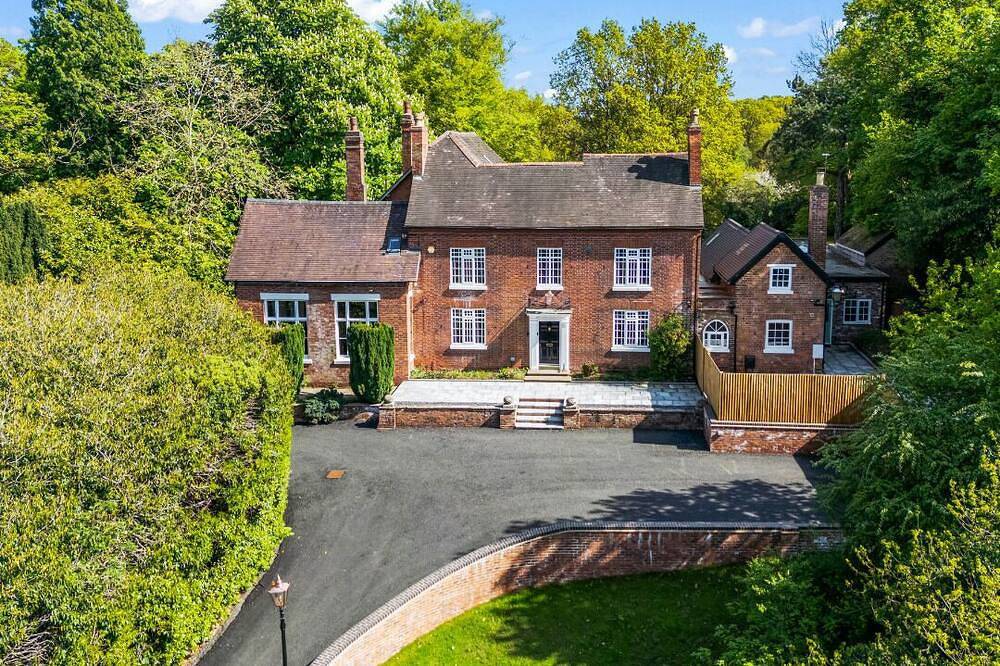 Charming,Spacious Manor House with Lake&Pool Table in Churchill and Blakedown, Worcestershire