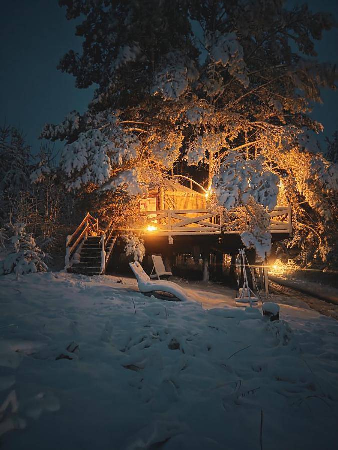 Namiot dla 4 osób, z jacuzzi i sauna oraz ogród w Roztocze