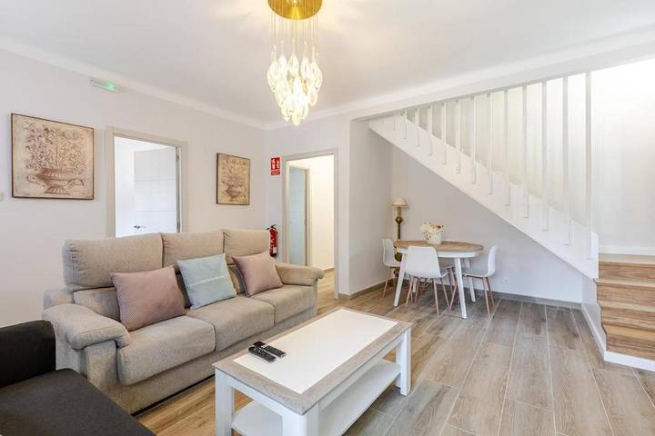 Location de vacances pour 8 personnes, avec Terrasse ainsi que Piscine et Vue à Guadarrama - 2