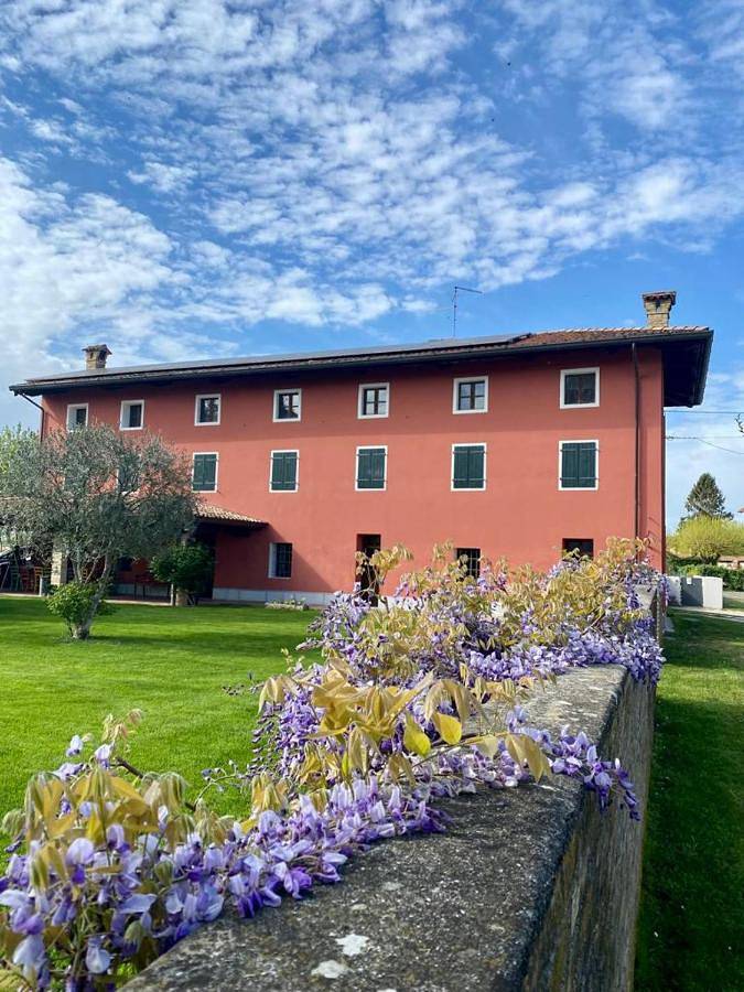 Location de vacances pour 3 personnes, avec Jardin et Vue dans Passariano